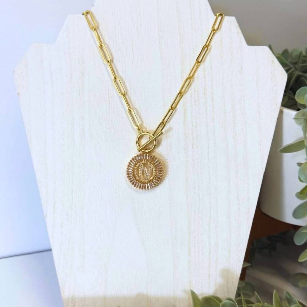 NEW THE SIS KISS women's paperclip radiant initial necklace in gold